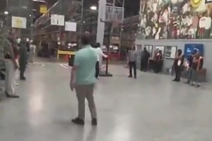 看看李梦此前这抬腿摆臂训练，这身板是真的强壮啊